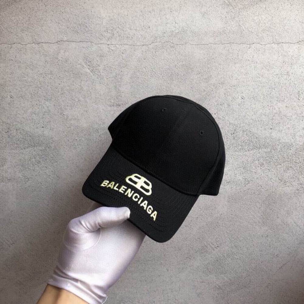 Ba*len*cia*ga hat